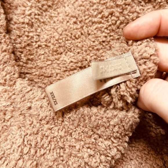 SKIMS Cozy Knit Rose Halter Bra - Picture 7 of 7